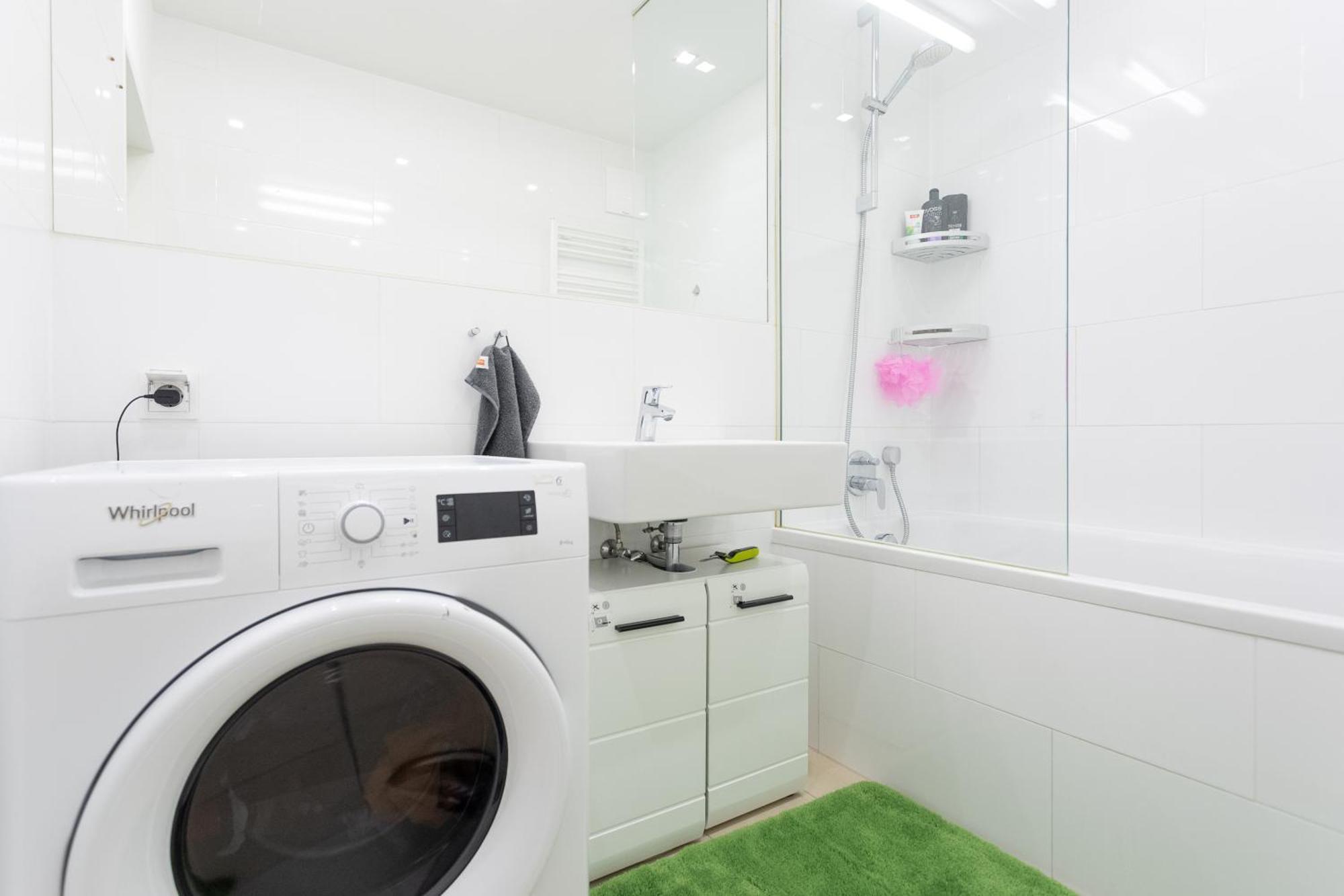 Private Room With Ac- Microwave, Personal Fridge & Metro Access - 7 Min To Center Bécs Kültér fotó