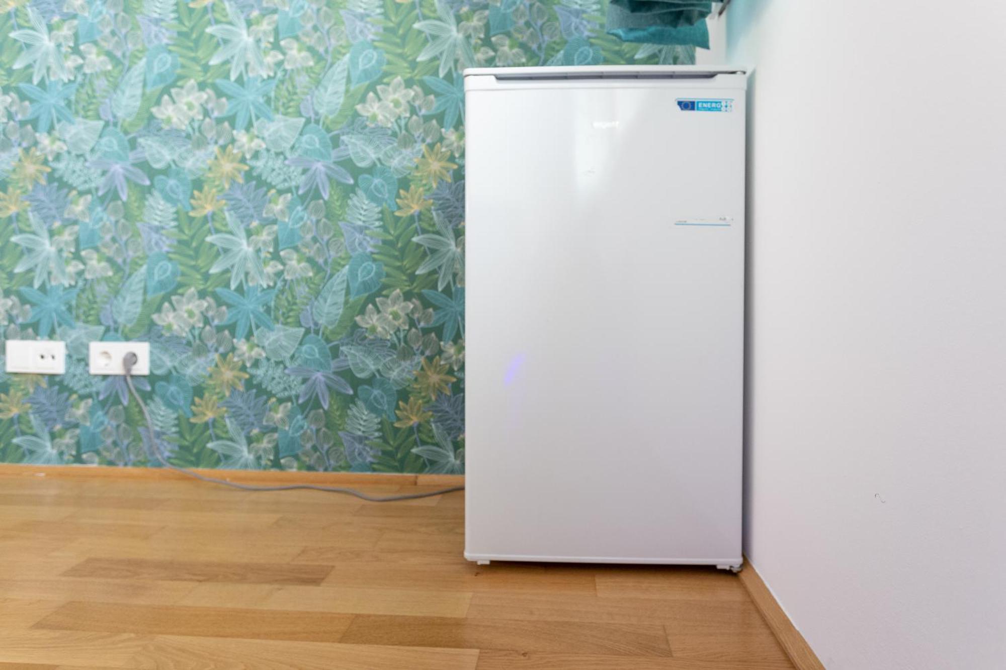 Private Room With Ac- Microwave, Personal Fridge & Metro Access - 7 Min To Center Bécs Kültér fotó